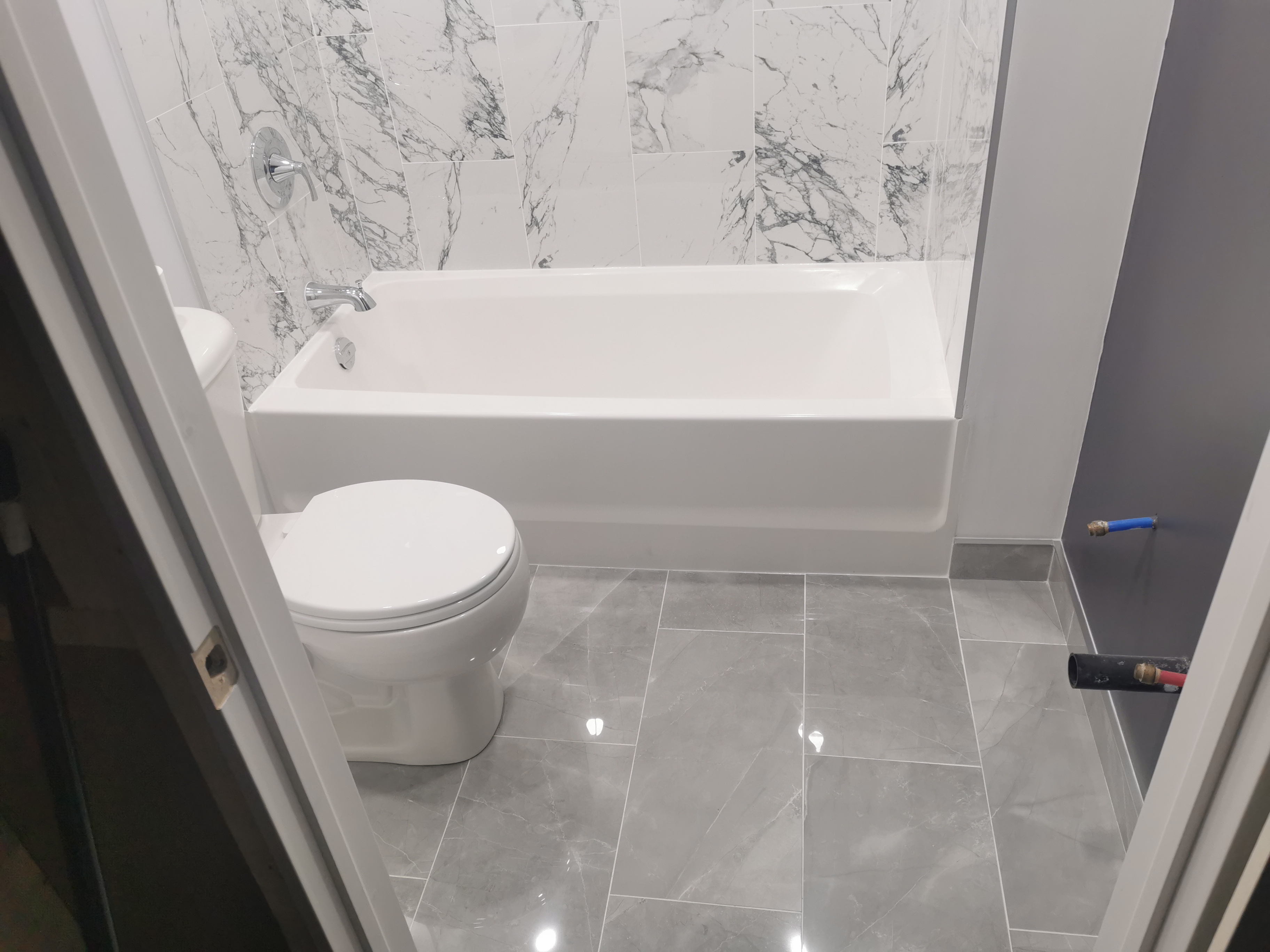 Here is an image of a bathroom.