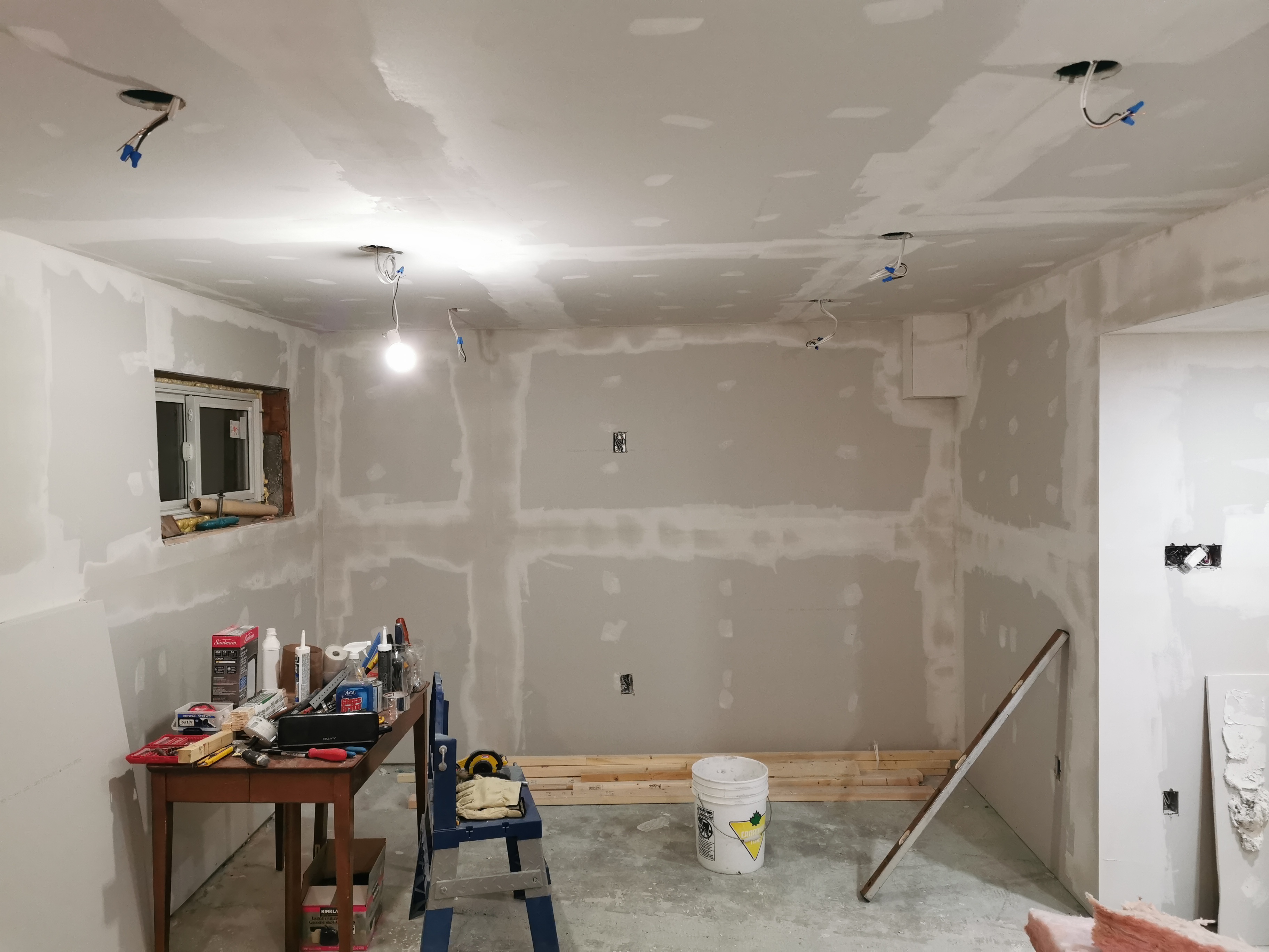 Here is an image of a kitchen.